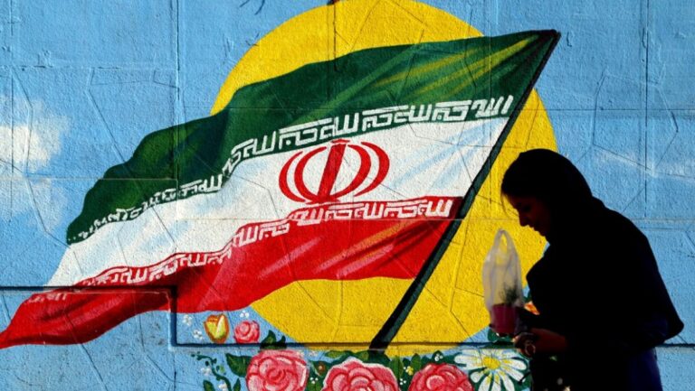 ۳ زنگ خطر بزرگ برای سال ۱۴۰۳_65efe2db65478.jpeg
