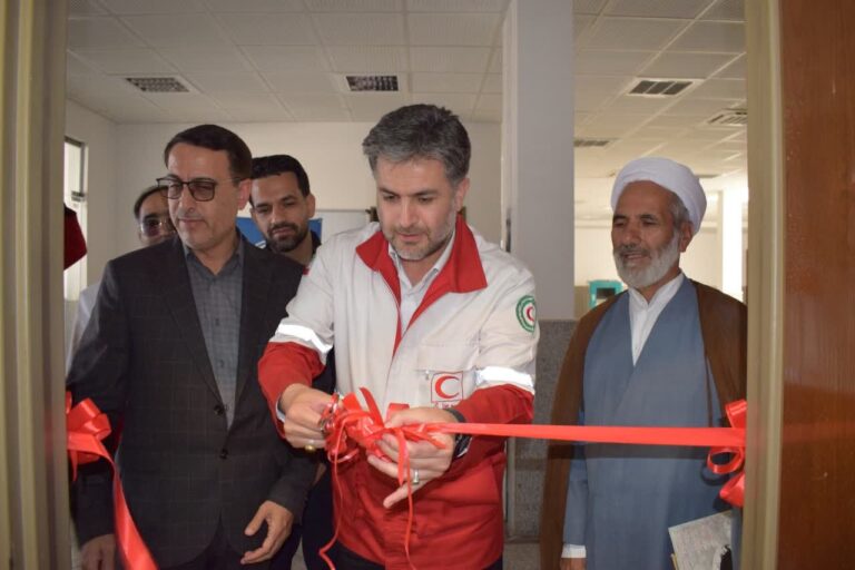 مدیر عامل هلال احمر یزد بر توسعه آموزش‌های همگانی تاکید کرد_67332071ef862.jpeg