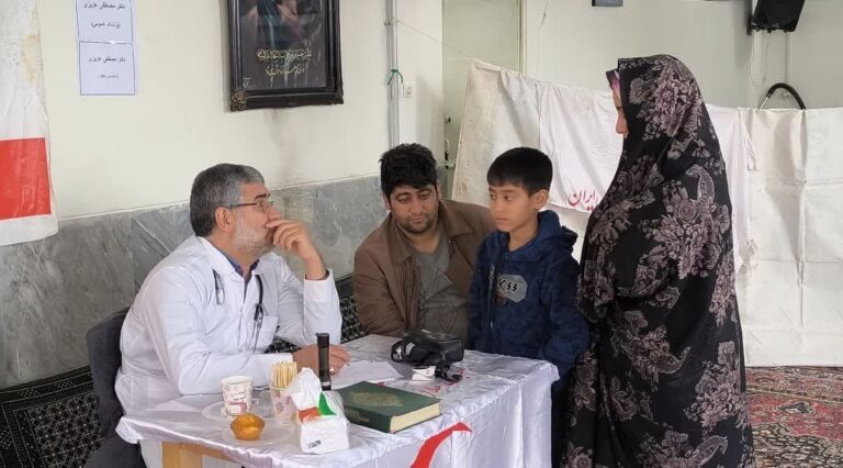 کاروان سلامت هلال احمر زنجان به ۳۷۵ نفر در روستای محروم خدمات رسانی کرد_67502151dd55f.jpeg