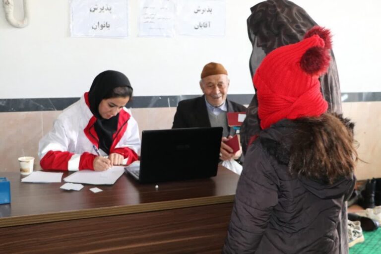 ۶۰۰ نفر در خدابنده از خدمات رایگان درمانی هلال‌ احمر بهره مند شدند_6762961f2935f.jpeg