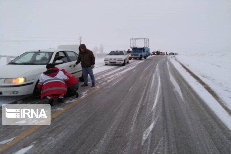 آماده باش تیم های امداد زمستانی اصفهان در پی فعالیت سامانه بارشی_6796a989f3e6f.jpeg