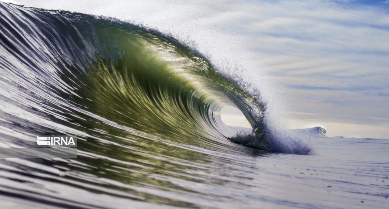 هشدار سطح نارنجی دریایی در هرمزگان؛ ارتفاع موج به ۲ متر می‌رسد_679573fe0314d.jpeg