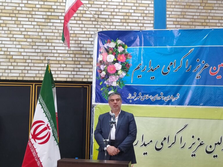 استاندار مرکزی: نهضت تولید انرژی خورشیدی گام بلندی به سوی توسعه پایدار استان است_67a7a51416ca9.jpeg