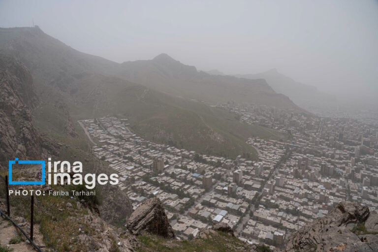 آسمان آبی لرستان محو در غبار ریزگردها_681ba6f1b8169.jpeg