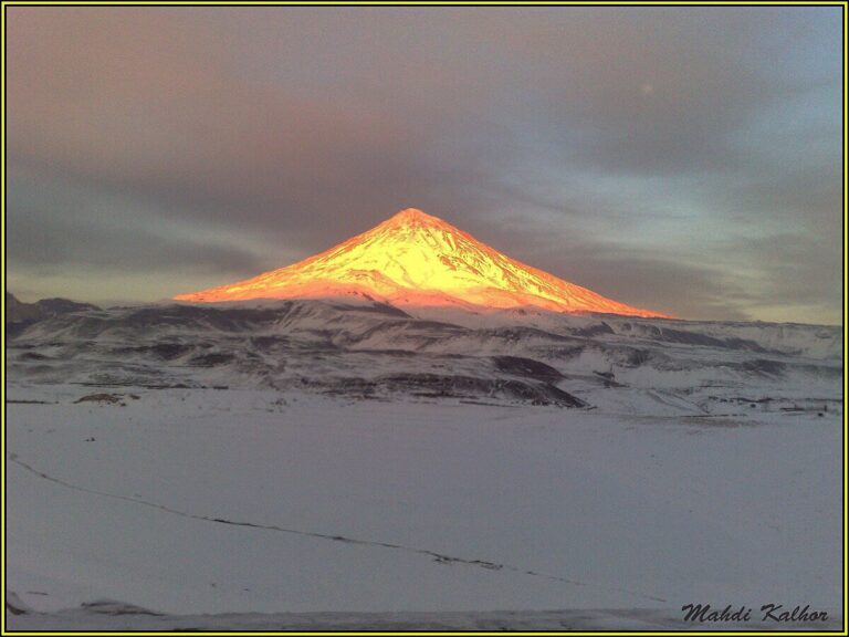 دماوند بیدار می‌شود؟/ لرزه‌ها و گازهای گوگردی قله؛ نشانه فوران یا حیات طبیعی؟/ «لاهار دماوند»، جریانی که روستاها را تهدید می‌کند_68aabaa32539e.jpeg