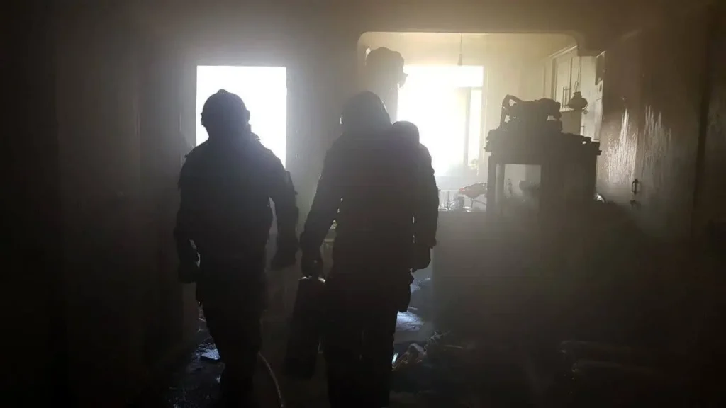 آتش سوزی در ساختمان ۱۲ طبقه ستارخان ادامه دارد_68dac1dc6edc6.webp