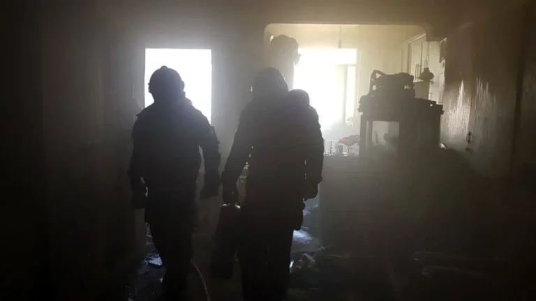 آتش سوزی در ساختمان ۱۲ طبقه ستارخان ادامه دارد_68dac1dc6edc6.webp