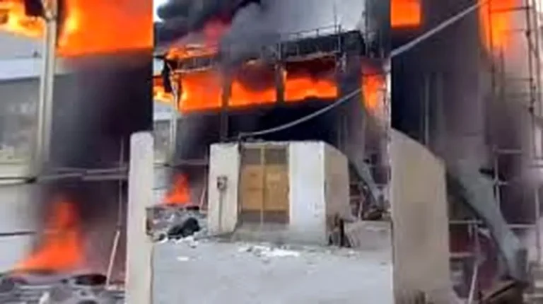 آتش‌سوزی مجتمع اطلس درگهان مهار شد + ویدئو_68ebe55bdbf4f.webp