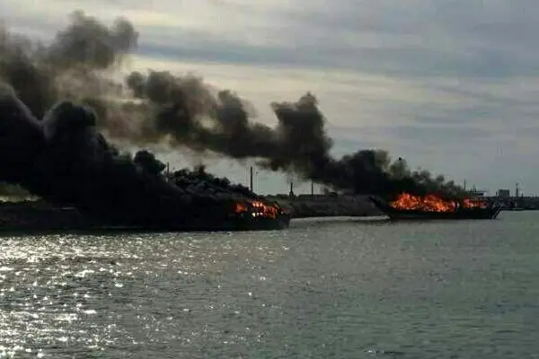 حریق لنج باربری در اسکله بندر چارک_69024f4b82f74.webp