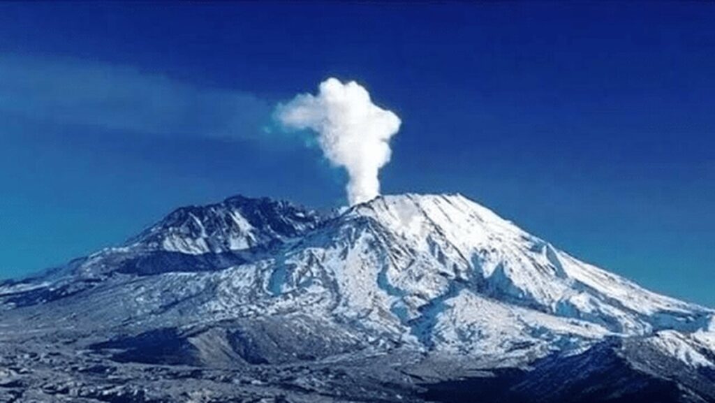 غرش «تفتان» در دل منطقه زلزله‌خیز مکران؛ آیا جنوب شرق ایران در آستانه فعالیت آتشفشانی است؟_68f48cb11380c.jpeg