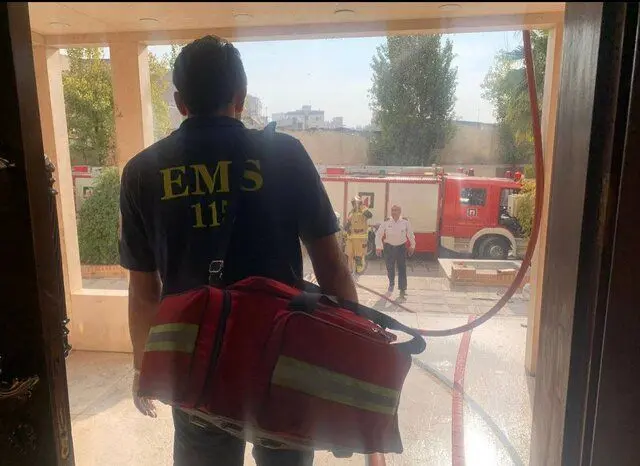 آتش‌سوزی برج مسکونی در خیابان تیموری و تخلیه ۷۰ نفر از ساکنان/ مصدومیت ۶ تن در حادثه_6914c3e62aba0.webp