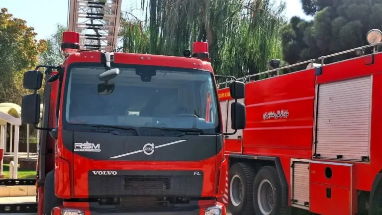 کارخانه برفاب شهرکرد طعمه آتش شد_691766e5df8eb.webp