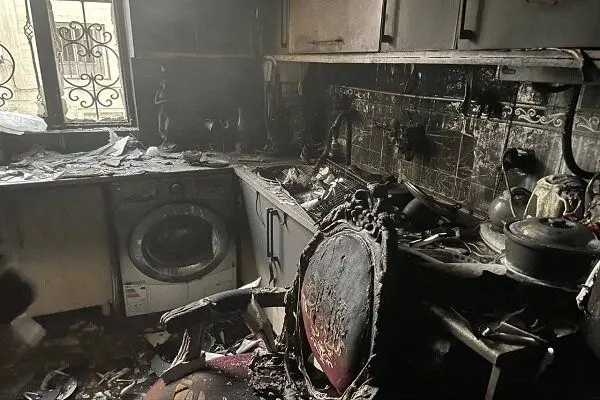 آتش سوزی ساختمان مسکونی در خیابان ولیعصر تهران مهار شد_69443a3688ed2.webp