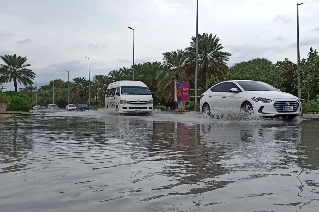 بارشی کم‌سابقه در کیش در کمتر از ۲۱ ساعت ثبت شد_69431f6b84a8e.webp