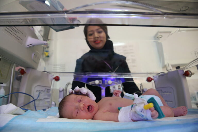 بلایی که آلودگی هوا بر سر نوزادان می‌آورد_692e7d865d957.jpeg