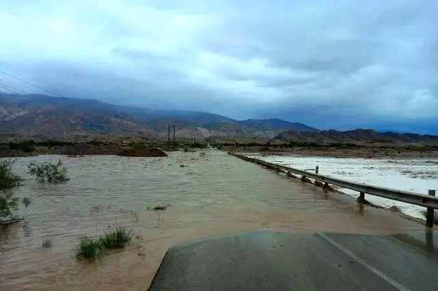 مسیر بندر خمیر ـ بندر لنگه همچنان مسدود است_6942afb6c542e.webp