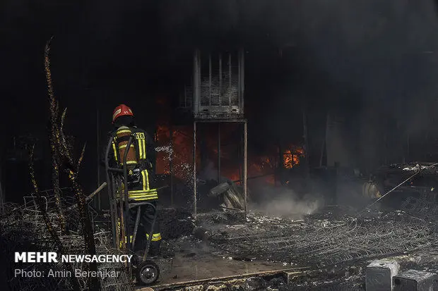 حریق خودروها در کیانمهر کرج؛ ۶۵ نفر نجات یافتند_695801e8ade7b.webp