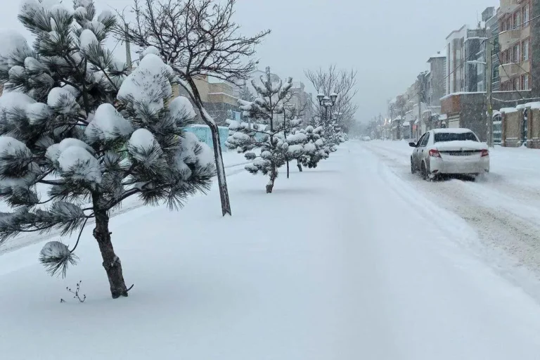پیش بینی هوای آذربایجان غربی فردا یکشنبه ۱۲ بهمن / هوا تا اواسط هفته برفی می‌شود_697e028273c96.webp