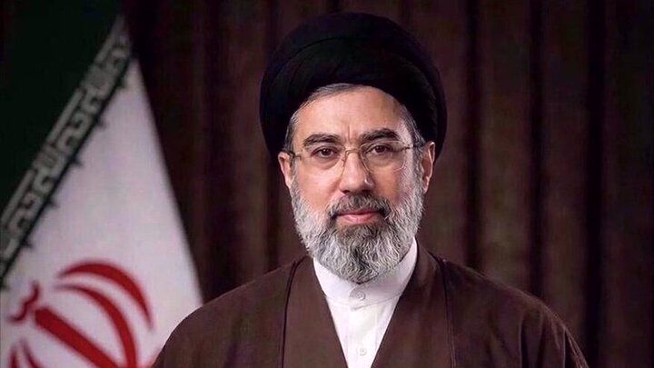 پیام تسلیت رهبر انقلاب در پی درگذشت والده رئیس جمعیت هلال احمر_6a11f196b9b96.jpeg